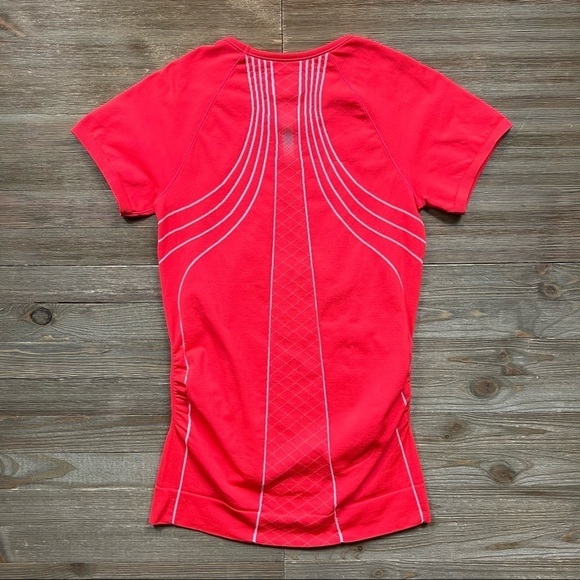 Athleta Finish Fast Line Tee - Picture 3 of 5